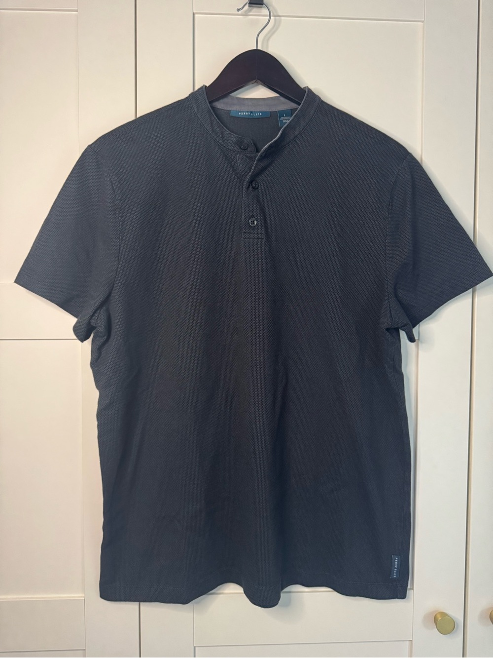 Perry Ellis Black Short-Sleeve Henley Polo Size Large Men’s